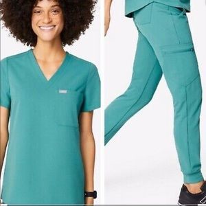 FIGS Marine Set- Catarina top and Zamora joggers